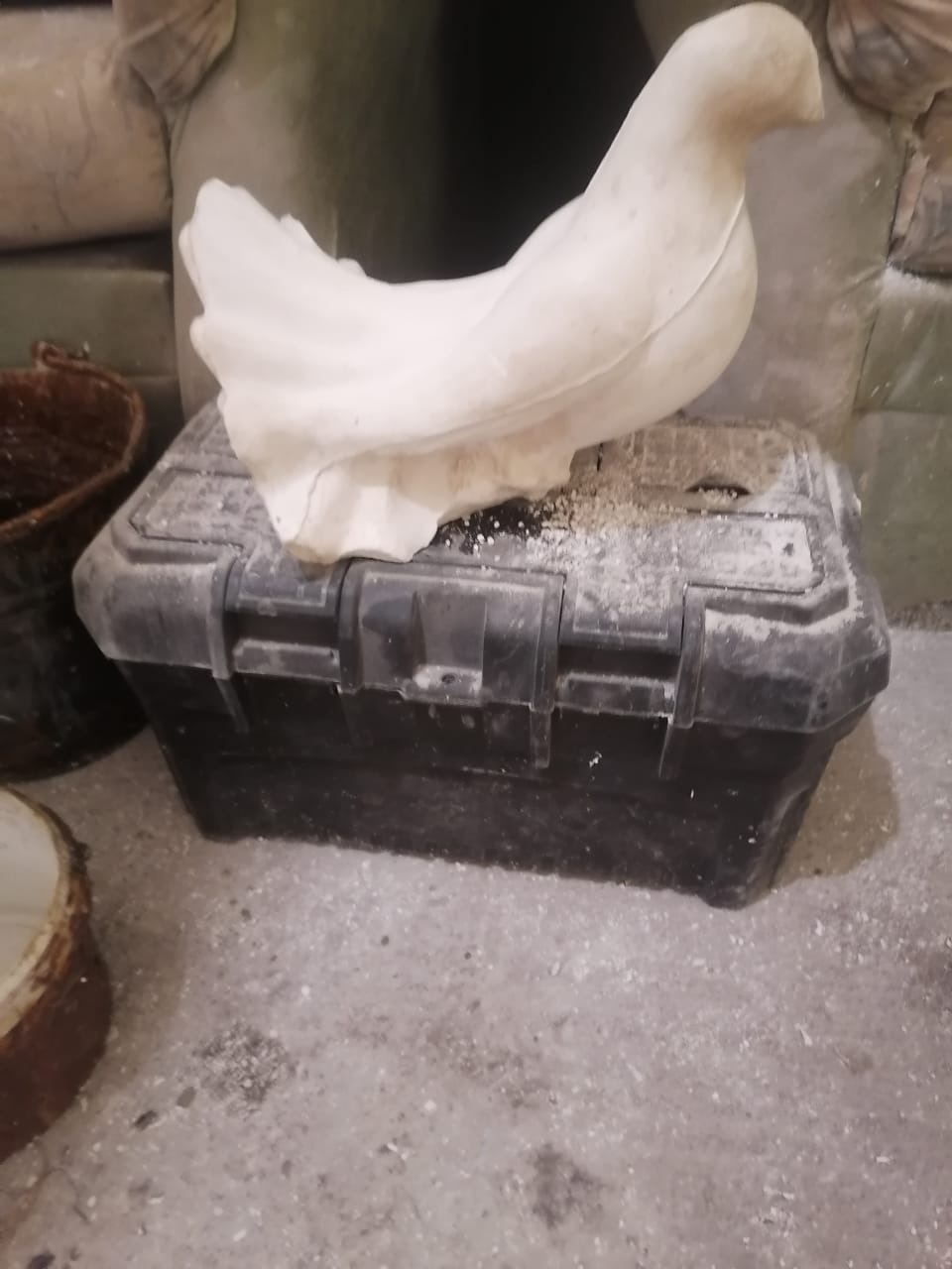 Процесс изготовления фигур из бетона